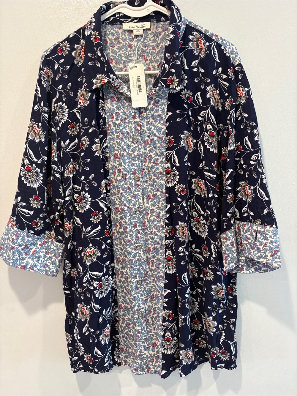 Simply Noelle Navy Floral Mixed-Print Top ptp 22 1/2 best for L
